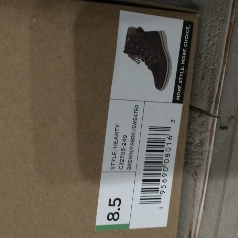 Cliffs by White Mountain hiking shoes